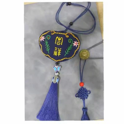 Категория подвески с вышивкой